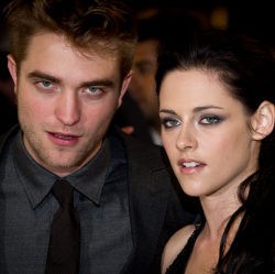 Robert Pattinson Mau Kembali ke Pelukan Kristen Stewart Asal...