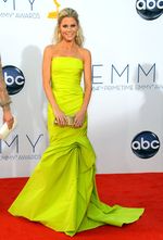 Parade Gaya Artis di Emmy Awards 2012