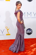 Parade Gaya Artis di Emmy Awards 2012