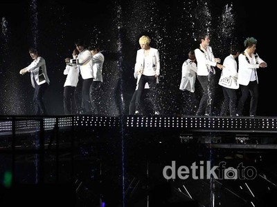 Super Junior Sukses Buat Penonton SM Town Jakarta Histeris