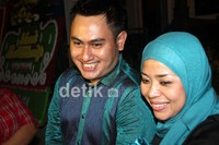 Nassar dan Muzdhalifah tampil serasi.