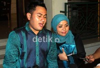 Keduanya terlihat semakin mesra.