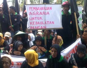 Ratusan Petani Jember Tuntut PTPN Kembalikan Tanah