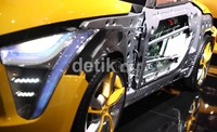 Menariknya, kedua mobil itu bisa saling pinjam panel bodi yang terbuat dari bahan baku plastik.