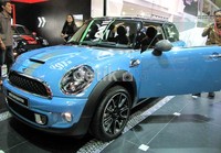 MINI Bayswater dipamerkan di Indonesia International Motor Show (IIMS) 2012. Mobil ini dibanderol dengan harga Rp 599 juta.