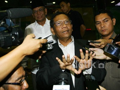 Mahfud MD dan Hasyim Muzadi Sambangi KPK