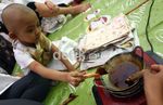 Anak-anak Penderita Kanker Belajar Membatik