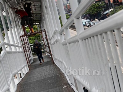 Sering Lepas, Atap JPO Diganti Alumunium