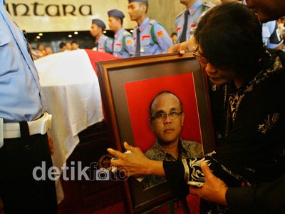 Jenazah Anggota DPR Disemayamkan