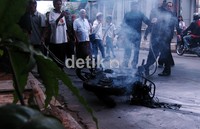 Motor tersebut tampak hangus.