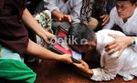 Isak Tangis Pecah di Pemakaman Alawy