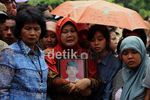Isak Tangis Pecah di Pemakaman Alawy