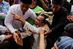 Isak Tangis Pecah di Pemakaman Alawy