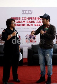 Bapak satu anak itu sempat datang terlambat dan menjelaskan karena ada kesibukan lain kepada Herti Purba.