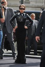 Gaya Futuristik Lady Gaga