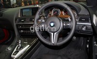 Selain itu, BMW M6 Coupe ini dilengkapi dengan M Double Clutch Transmission tujuh percepatan dengan Drivelogic, Active M Differential, teknologi chasis yang telah disesuaikan dengan modelnya, distribusi berat yang seimbang.