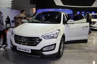 Dari total 220 angka pemesanan kendaraan, Santa Fe yang terbanyak dengan 68 unit, disusul Hyundai Tucson 52 unit, Hyundai H1 46 unit dan sisanya Grand Avega.
