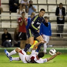 Benzema-Ronaldo Menangkan Madrid