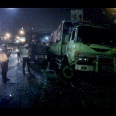 Truk Dihajar Truk di Tol Semanggi