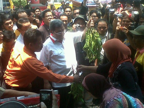 Blusukan ke Pasar, Gubernur Jabar Enggan Disamakan dengan Jokowi 