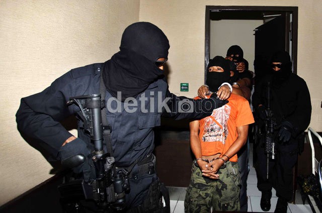 Hakim Vonis Mati WN Inggris Penyelundup Sabu 6,5 Kg