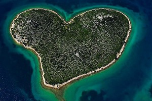 4 Pulau dengan Bentuk Paling Cantik di Dunia