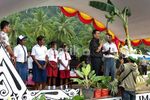 Menteri PDT Menari Bersama Warga Papua