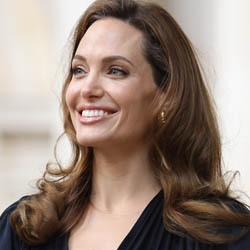 Duh, Angelina Jolie Dikabarkan Menderita Hepatitis C