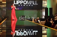 Rossa saat memeriahkan acara pembukaan Lippo Mall Kemang, Rabu (26/9/2012) di kawasan Kemang Village, Jakarta Selatan.