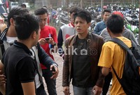 Ia pun terlihat cool saat wartawan mengambil foto dirinya. Gus Mun/detikHOT.