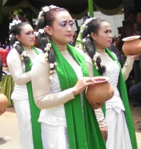 95 Sinden Ikuti Ritual Siraman