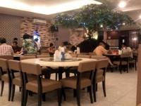 Area makan restoran ini cukup luas sehingga cocok untuk bersantap bersama keluarga atau rekan-rekan. (Fitria Rahmadianti/Detikfood)