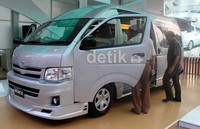 Untuk pasar mobil Indonesia, Hiace Standard dibanderol Rp 355 juta dan Hiace Commuter Rp 396 juta dengan pajak.