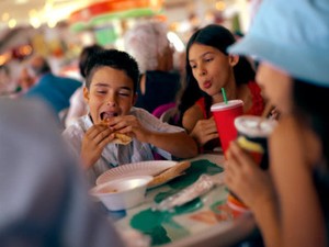 Logo Junk Food Juga Pengaruhi Pola Makan Anak
