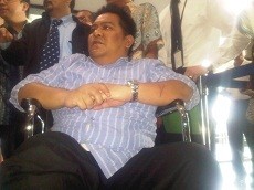 Datang Dengan Kursi Roda, Tersangka Korupsi Alquran Penuhi Panggilan KPK