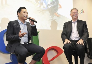 Boss Google menyambangi Korea untuk memperomosikan tablet besutan Google, Nexus 7.