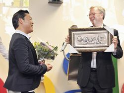 Bos Google Disambut PSY dengan Gangnam Style