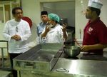Sekjen Kemenag Tinjau Katering Jamaah Haji