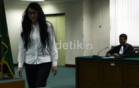 Penasehat hukum Angelina Sondakh meminta majelis hakim mengalihkan kliennya menjadi tahanan rumah karena, Angie ingin mengurus anaknya, Keanu Djabar Masaid. Ramses/detikcom.
