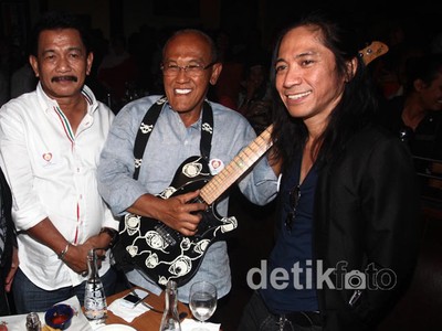 Ical Beli Gitar Abdee Slank Rp 80 Juta