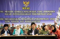 (Ki-ka)  Anggota KPAI Apung Herlina, Ketua KPAI Badriyah Fayumi, Waka KPAI Asrorun Niam, Sekjen KPAI Retno Adji Prasetya, dan anggota KPAI Maria Adhianti. KPAI meminta sekolah dan lembaga pendidikan merubah paradigma belajar supaya lebih ramah anak.