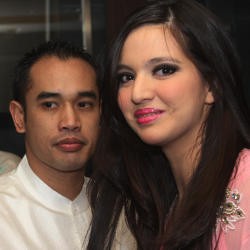 So Sweet...Ardie Persembahkan Terlalu Manis untuk Nia Ramadhani