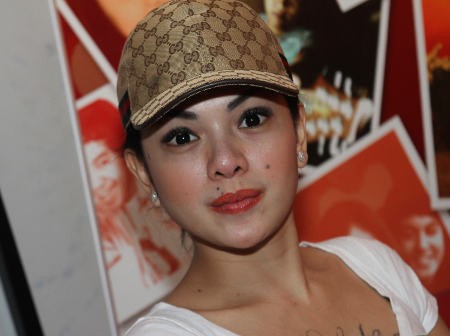 Beli Tiket Sting Rp 5 Juta Dapat Ciuman dari Nikita Mirzani