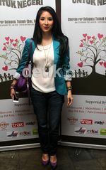 Gaya Casual Chic ala Novita Angie