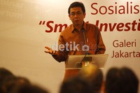 Direktur PT Bursa Efek Indonesia Uriep Budhi Prasetyo menjelaskan tentang keuntungan berinvestasi di pasar modal.