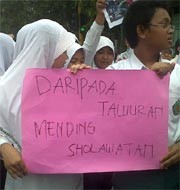 Tawuran: Tradisi Lama Favorit Remaja