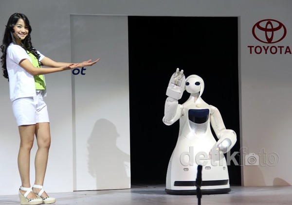 Robot-robot Toyota Ramaikan IIMS