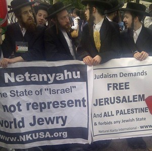 Para Rabi Yahudi Teriak-teriak di Depan Markas PBB Tolak Negara Israel