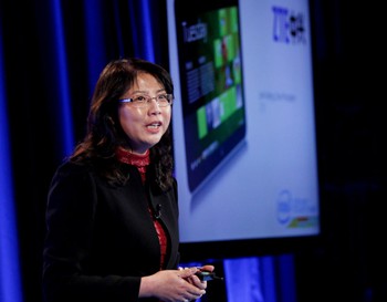 Wakil Presiden ZTE June Wang memaparkan bagaimana ZTE menghadapi serbuan tablet di pasar dalam sebuah pertemuan di San Fransisco, California, Kamis (27/8) waktu setempat.