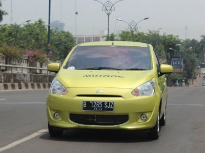 Aksi Mirage di Gang Sempit Jakarta